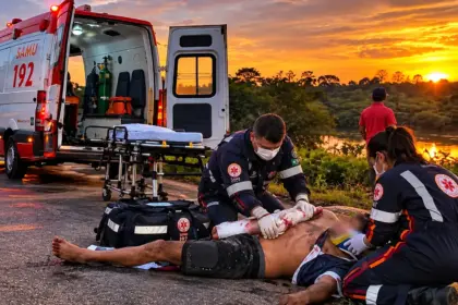 Homem é sequestrado por três suspeitos e espancado em Ji-Paraná; vítima sofre fratura exposta no braço