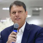 Tarcísio de Freitas é reeleito governador de São Paulo no primeiro turno