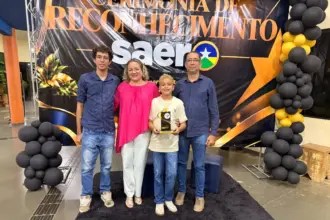 Aluno de 11 anos de Rolim de Moura recebe prêmio por destaque em Língua Portuguesa no SAERO 2025