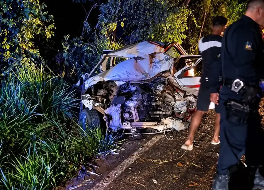 Idosa de 74 anos e criança de 8 ficam feridas em acidente entre caminhão e carro na RO-010