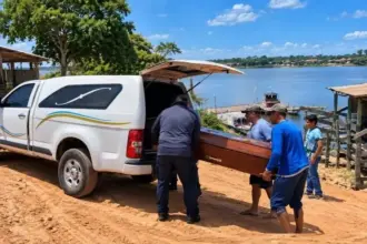 Homem morre afogado após embarcação naufragar no Rio Guaporé em Costa Marques