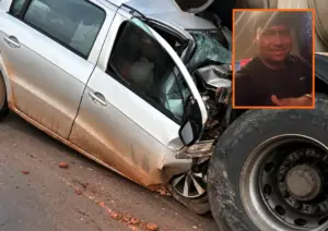 Motorista morre após carro colidir com caminhão e ficar preso sob veículo na BR-364