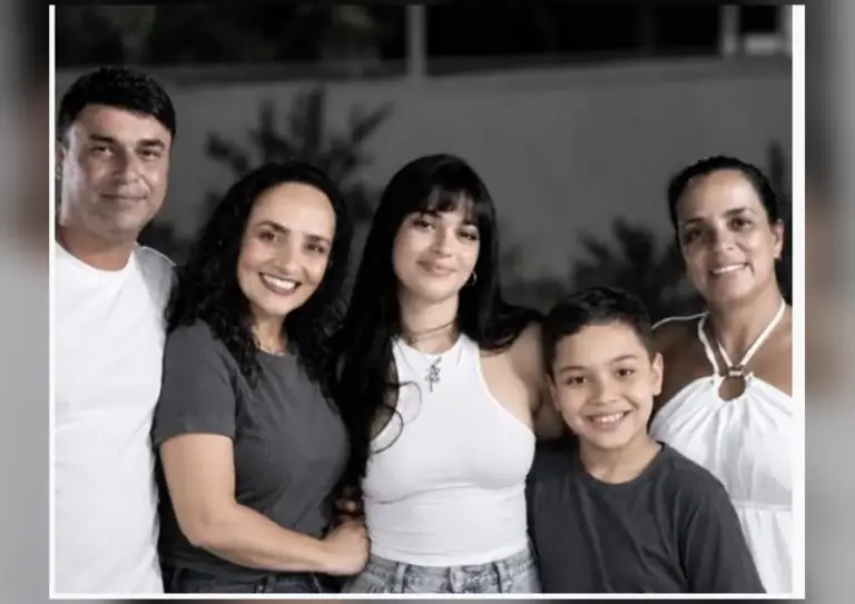 Cinco pessoas da mesma família morrem em acidente entre carro e carreta durante viagem de feriado no Rio de Janeiro