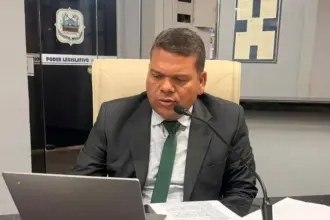 Vereador Adair Cardoso pede sinalização de trânsito na Rua Parnaíba e em vias recém-pavimentadas de Rolim de Moura