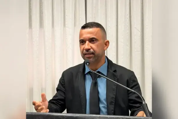 Vereador Professor Edilson propõe mudanças no trânsito em duas avenidas de Rolim de Moura